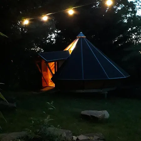 Tipis Du Petit Buisson *
