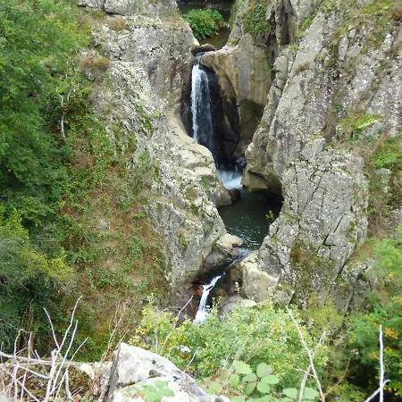 Tipis Du Petit Buisson *
