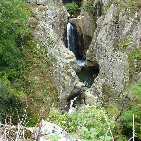 Tipis Du Petit Buisson *