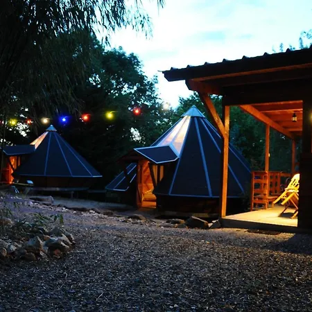 Tipis Du Petit Buisson *
