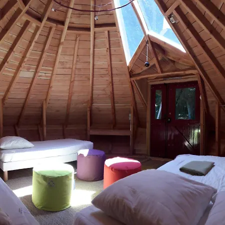 Tipis Du Petit Buisson *