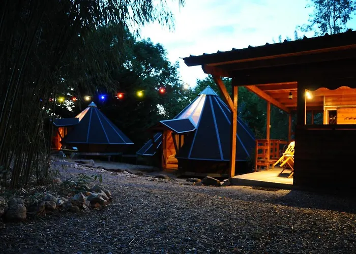 Tipis Du Petit Buisson *