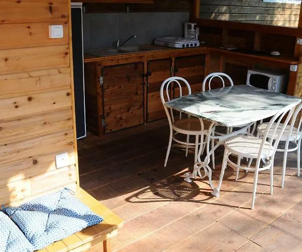 Tipis Du Petit Buisson *